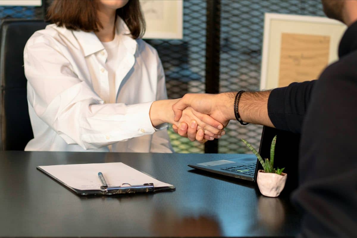 Poignée de mains contrat signé